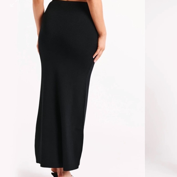 MESHSKI AVANI Mid Rise Knit Maxi Skirt - Black - Picture 3 of 4